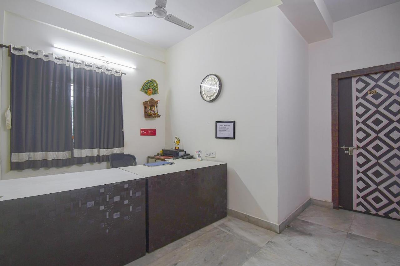 Super Collection O Bricks Inn Hazra Road Near Birla Mandir Колката Екстериор снимка